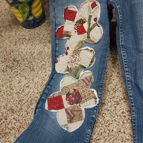 2964 Size 7j Levi's 524 Appliqued With Quilted Flowers Flare Leg Jean - Picture 3 of 6